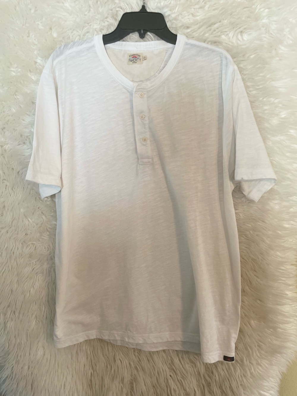 Faherty Brand Men’s Short Sleeve Cotton Blend White Henley T-Shirt. XL